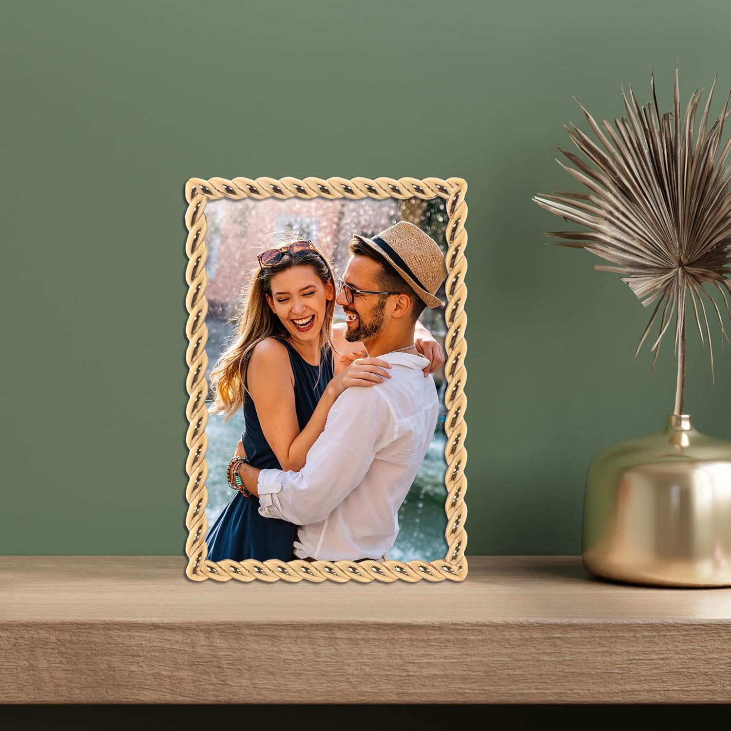 Alternative view of Golden Rope Design 4x6 Inch Picture Frame
